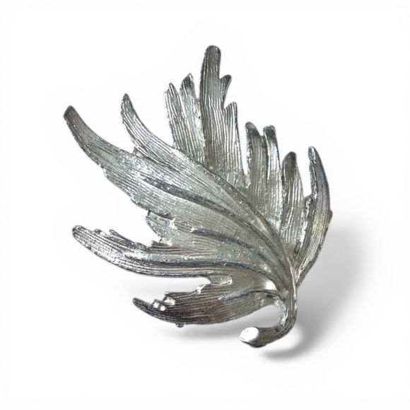 Vintage Mid‑Century Silver‑Tone Leaf Brooch – Sculptural & Weighted - Picture 3 of 13
